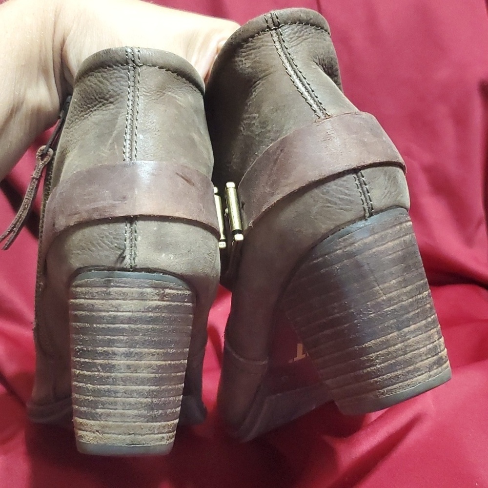 Caterpillar taupe brown heeled ankle boots with buckle detail - Picture 3 of 7